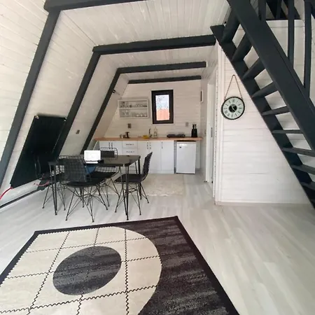 بيت للعطل White Bungalov